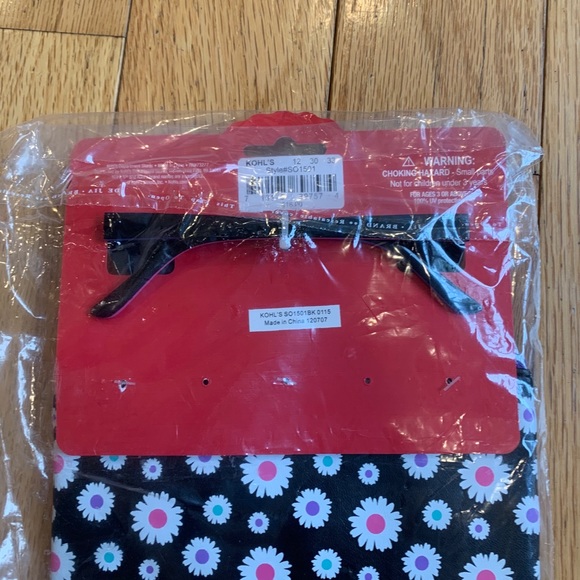 SO girls sunglasses with pouch. New with tags - Picture 5 of 6